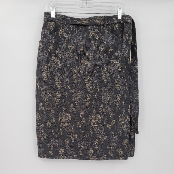 Banana Republic Jaquard Textured Belted Skirt with Metallic Accent - Picture 2 of 11